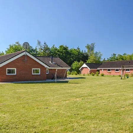 Awesome In W/ Sauna And 4 Bedrooms *