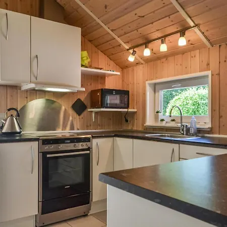 Awesome In W/ Sauna And 4 Bedrooms 度假居 *