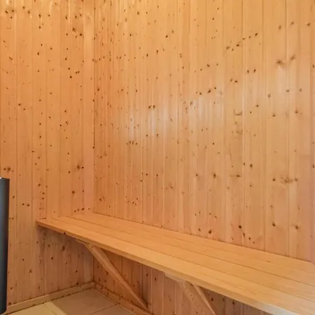 Awesome In W/ Sauna And 4 Bedrooms *